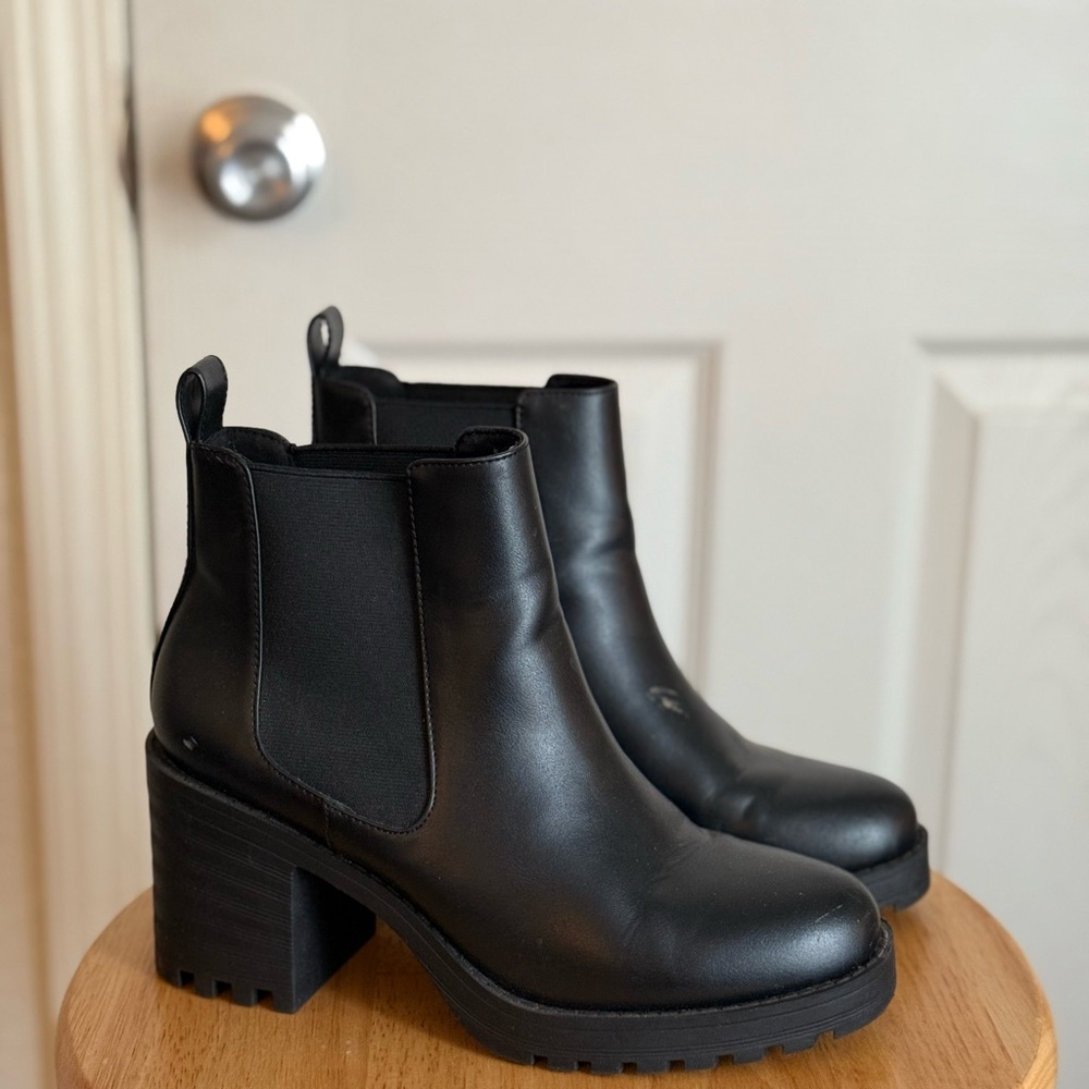 H&M Black Ankle Boots with Chunky Heel and Elastic Panels